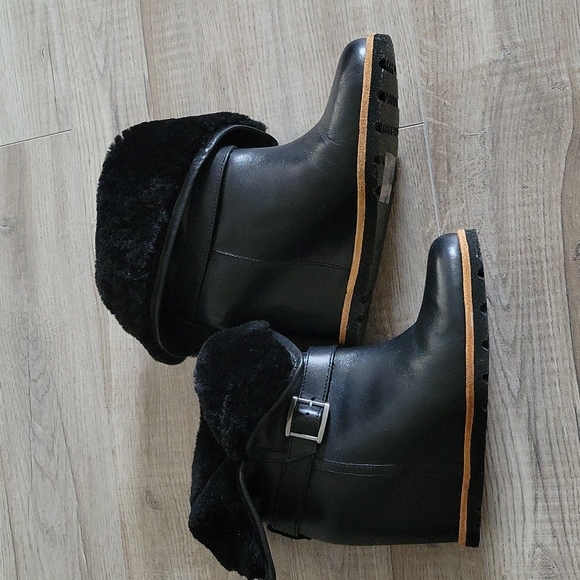 UGG Ellecia Booties - Picture 1 of 7